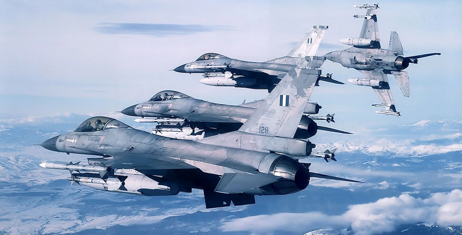 «Top Gun» στο Ιόνιο: Συνεκπαίδευση ελληνικών μαχητικών με δύο αεροπλανοφόρα! (βίντεο)